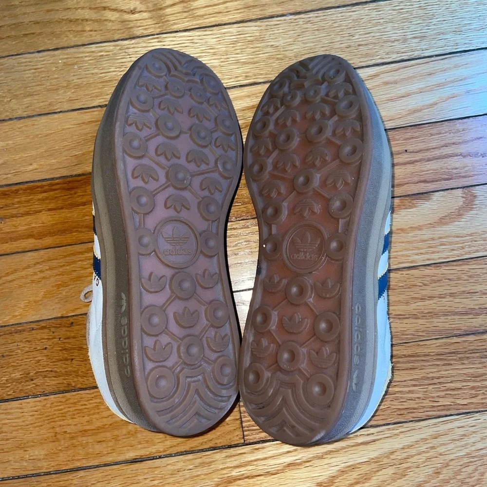 Adidas Gazelle Bold, women’s size 8, cream and navy sneakers - Picture 8 of 8